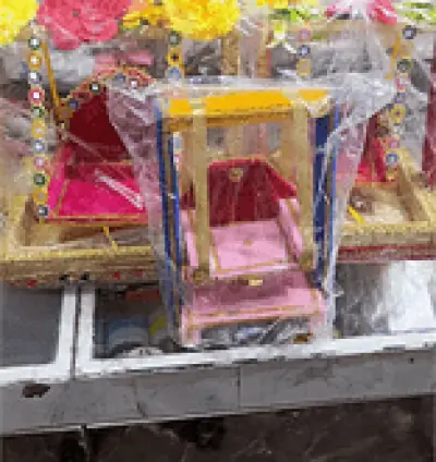laddu gopal swing